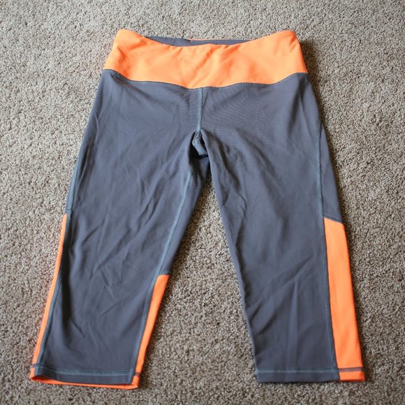 Victoria's Secret Pants - VSX Sport Victoria's Secret Yoga Capri Leggings